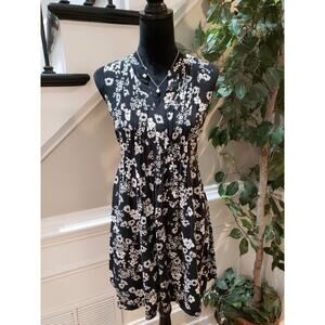 Old Navy Women's Black Floral Pleated V Neck Sleeveless Knee Length Dress SP